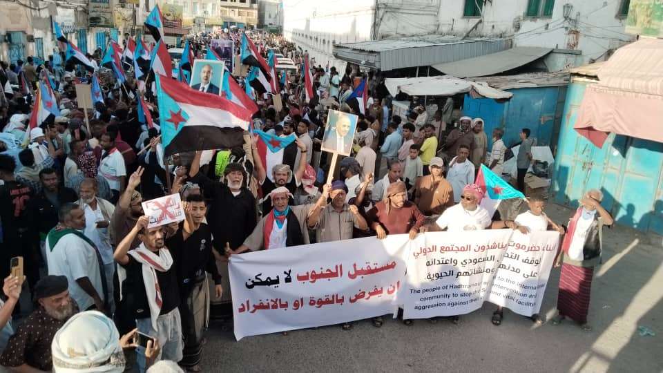 مسيرات حاشدة في المكلا تؤكد دعمها للمجلس الانتقالي الجنوبي وتطالب بتفعيل الإعلان الدستوري