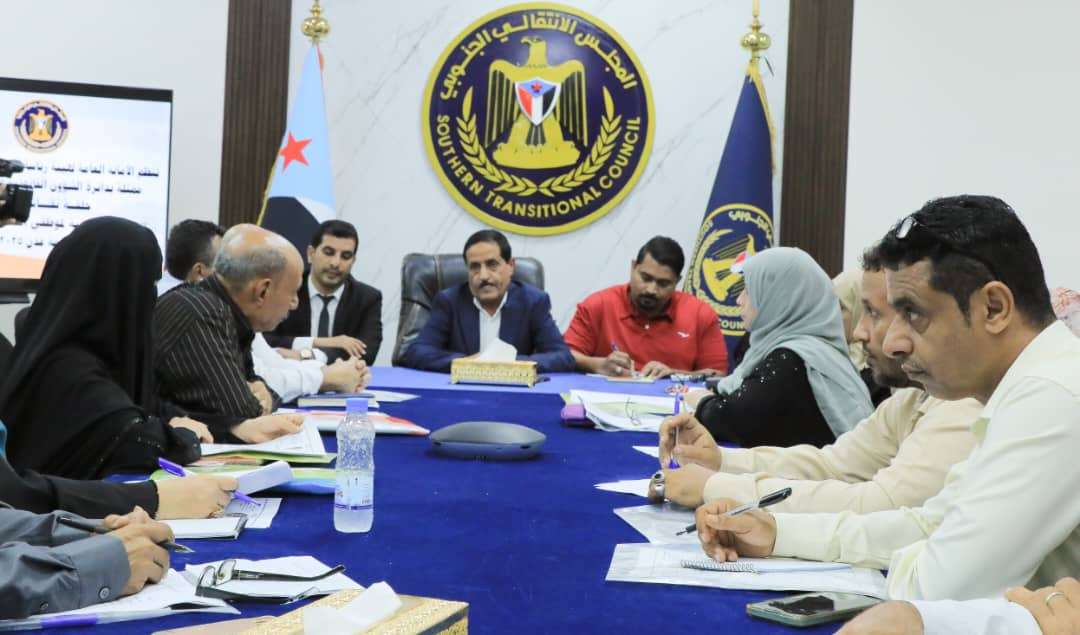 الأمانة العامة تنظم حلقة نقاش عن الحماية القانونية لموظفي القطاع العام والمختلط في عدن