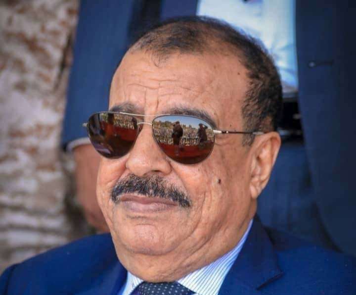 اللواء بن بريك يُعزّي في وفاة الشخصية الأكاديمية الدكتور سالم ناصر سريع