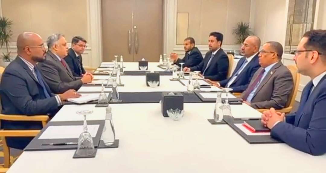 الرئيس الزُبيدي يبحث مع سفير جمهورية الهند آفاق التعاون المشترك في الجوانب الأمنية والخدمية