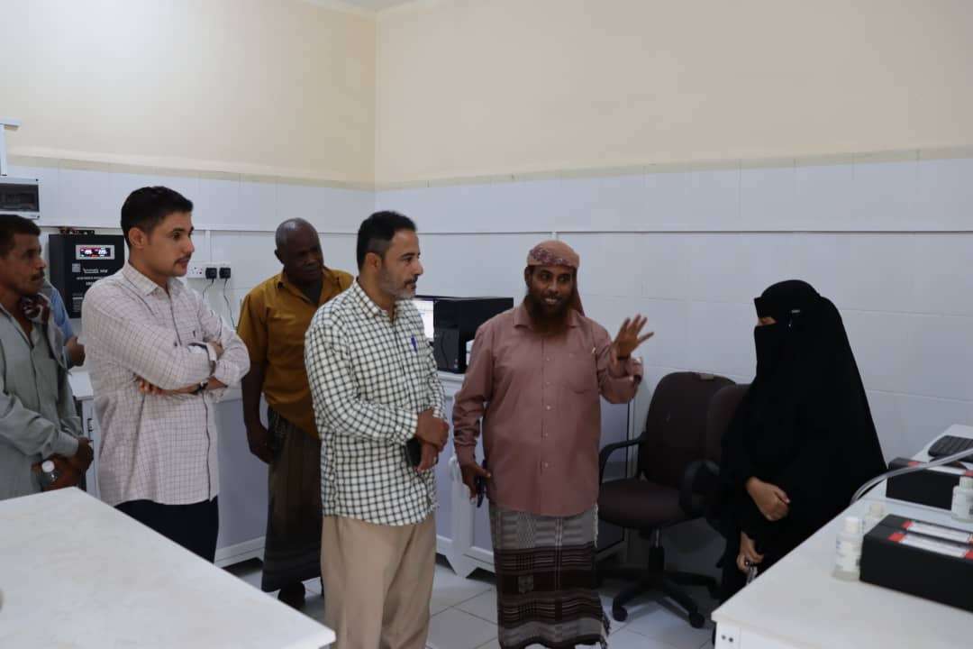 رئيس تنفيذية انتقالي أبين يتفقد مركز أبحاث الكود الزراعي ويشيد بجهود إدارته