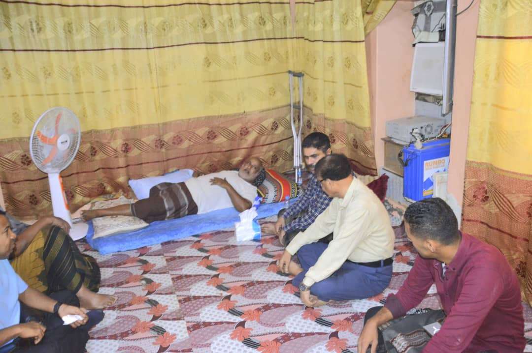 رئيس تنفيذية انتقالي حضرموت يطمئن على صحة المناضل خالد الصبيحي بالمكلا