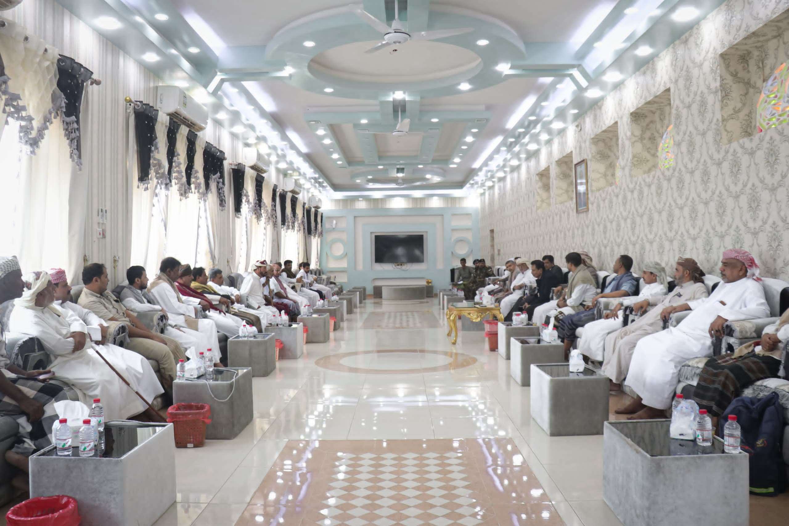 انتقالي المهرة يشارك في الاجتماع الموسع للقيادات والأحزاب والمكونات السياسية بالمحافظة