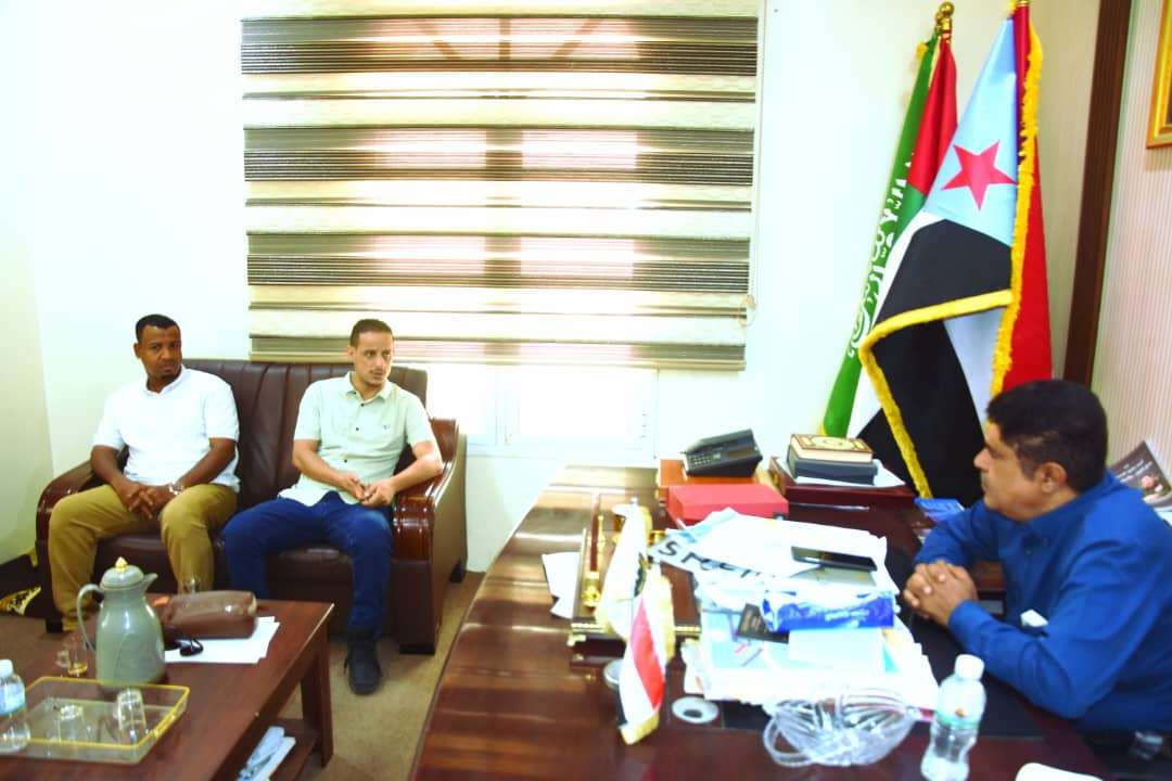 العميد المحمدي يبحث مع رئيس دائرة الشباب والرياضة سُبل تعزيز الأنشطة الرياضية في حضرموت
