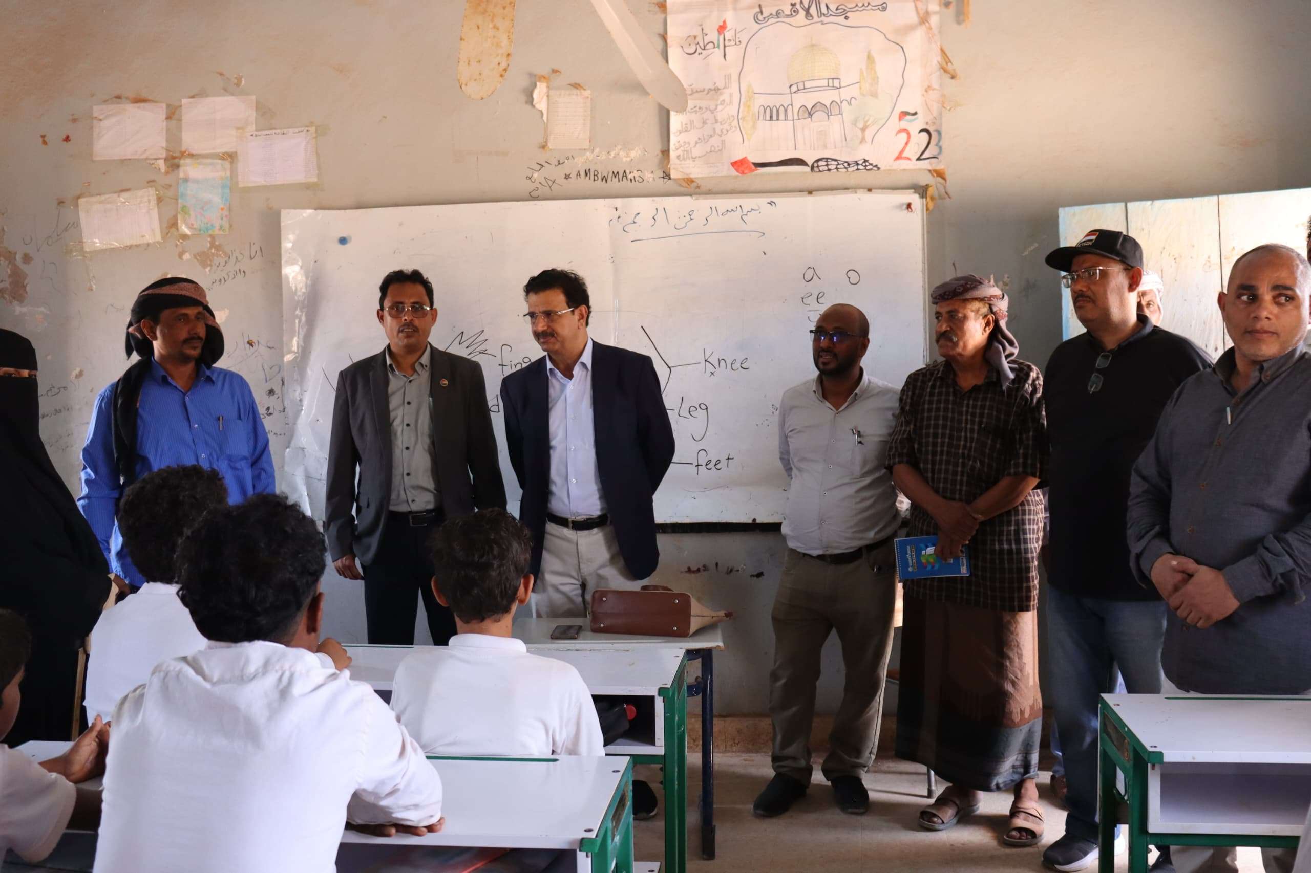 فريق التوجيه والرقابة الرئاسي يزور إذاعة سقطرى ومدرسة سالمين في العاصمة حديبو