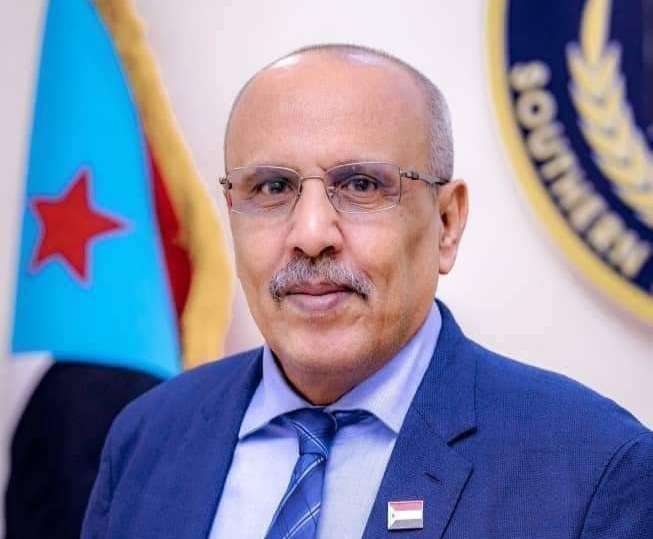 الكثيري يقدم واجب العزاء لعضو مجلس المستشارين عبدالله العوبثاني في استشهاد نجله بالمكلا