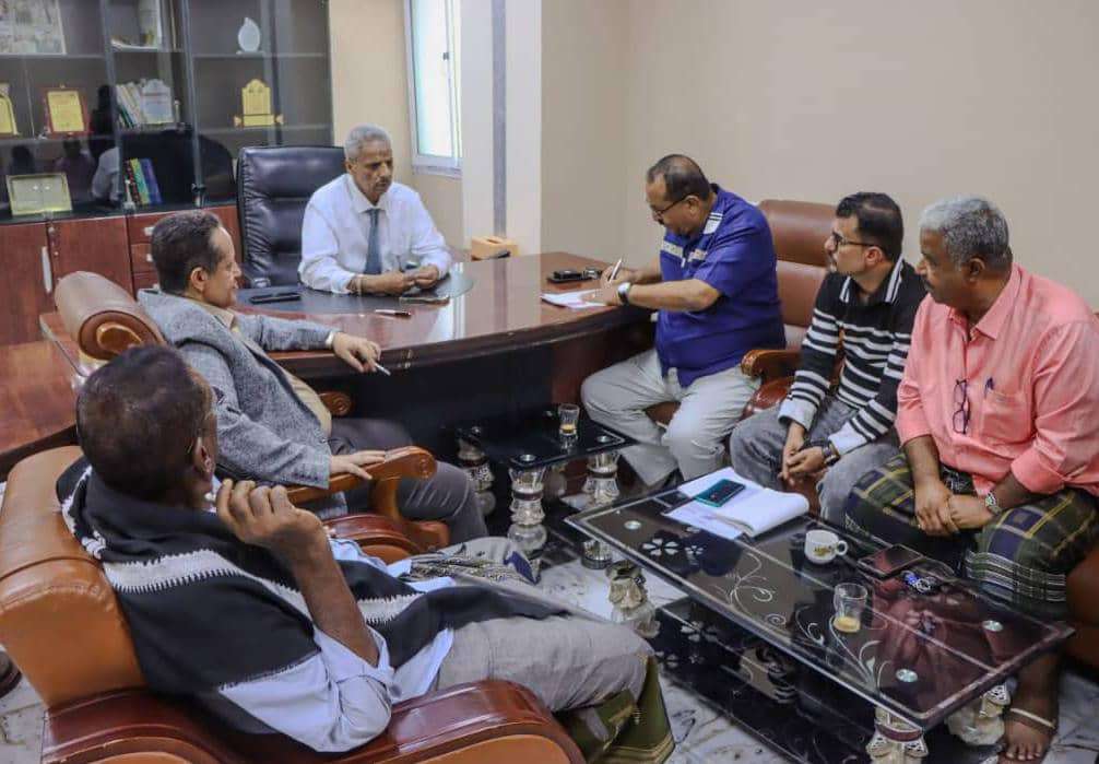 رئيس تنفيذية انتقالي لحج يناقش مع محافظ المحافظة استعدادات الاحتفال بذكرى الاستقلال