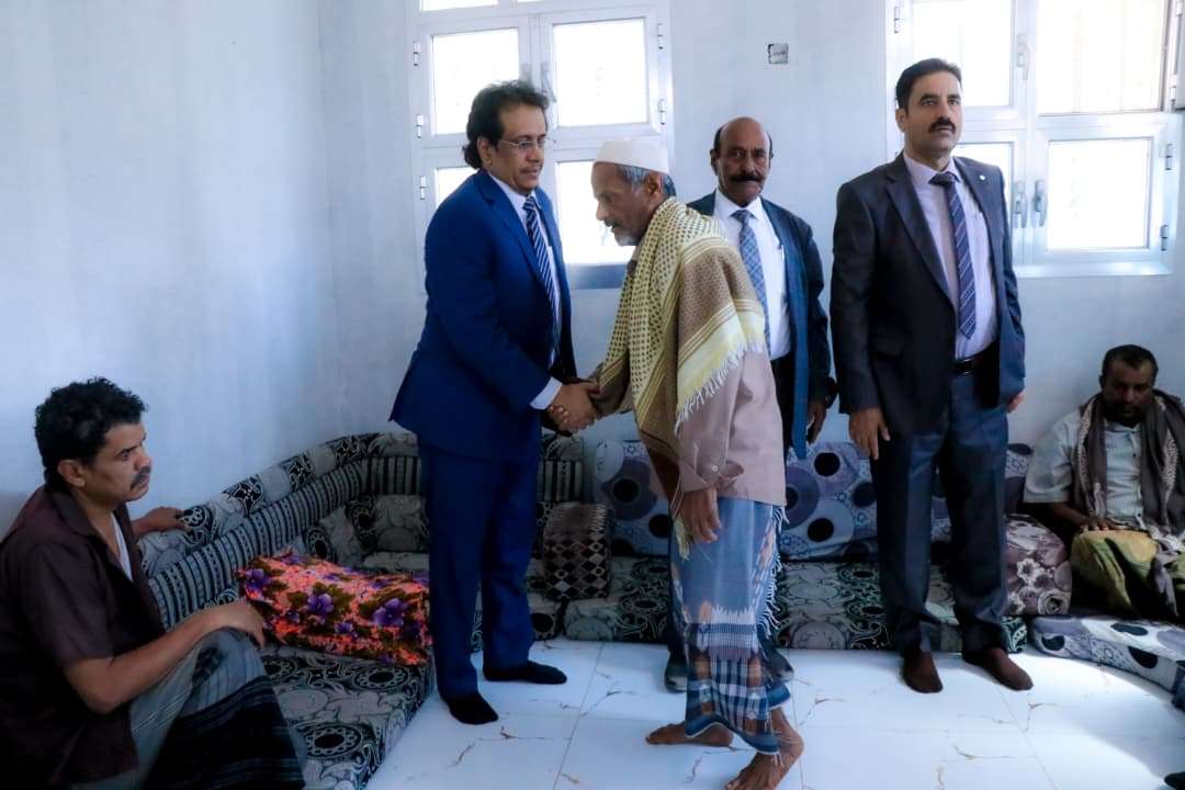 الجبواني وبن لسود يؤدون واجب العزاء لأسرة الفقيد عبدربه محرق