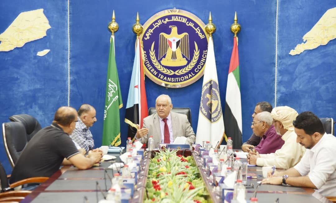 الوالي يناقش مع نخبة من الاقتصاديين الأوضاع الاقتصادية بالعاصمة عدن