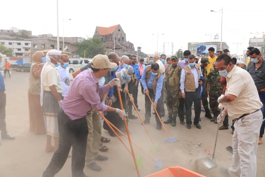اللواء السقطري يدشن حملة النظافة الشاملة بالعاصمة عدن 